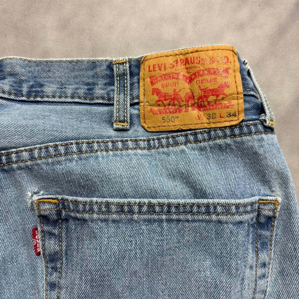Levis 550 Relaxed Fit Jeans Mens 38x34 Light Wash Blue Denim Vintage Style - Picture 3 of 12